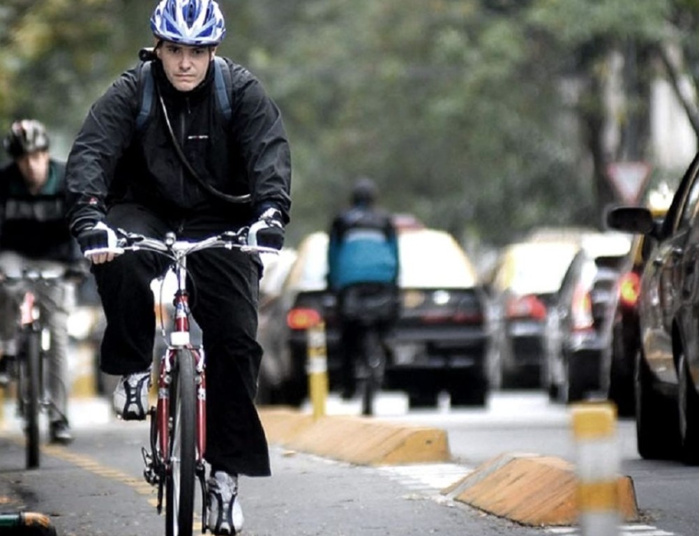   5.000 ciclistas recorren Buenos Aires: A1000 impulsa tres propuestas para mejorar la movilidad 