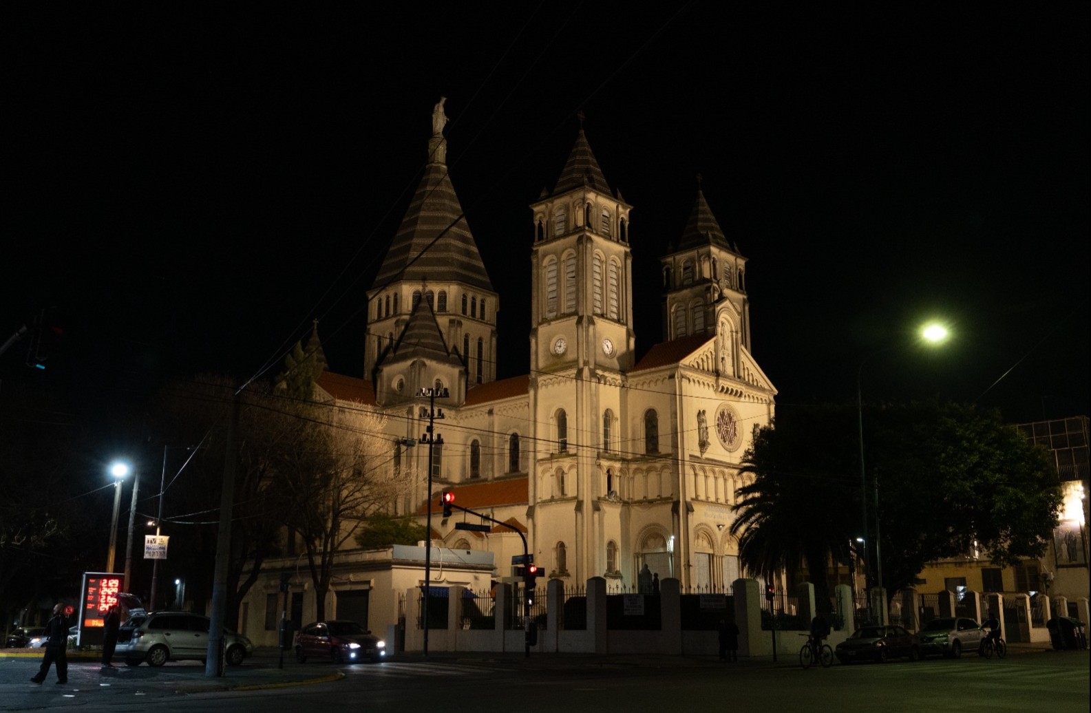 La Ciudad ilumina por primera vez la emblemática iglesia porteña con más vitrales 