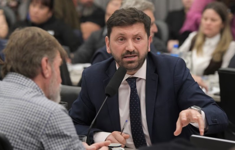 Endeudamiento: la oposición duda y el oficialismo avanza