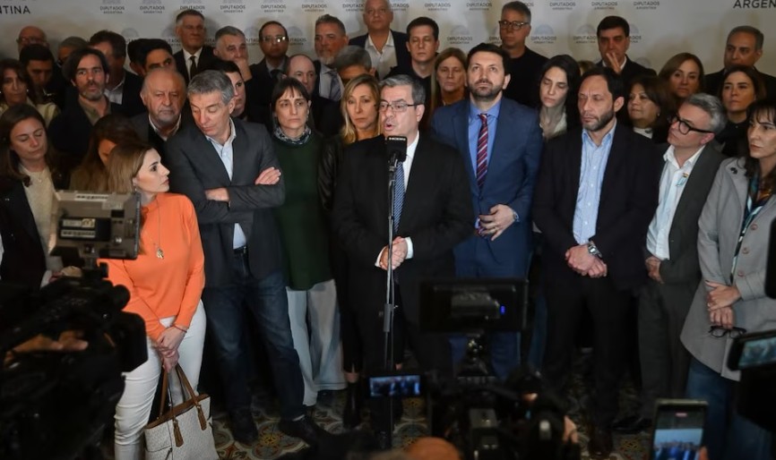 La oposición quiere llevar el mega DNU 70 al recinto