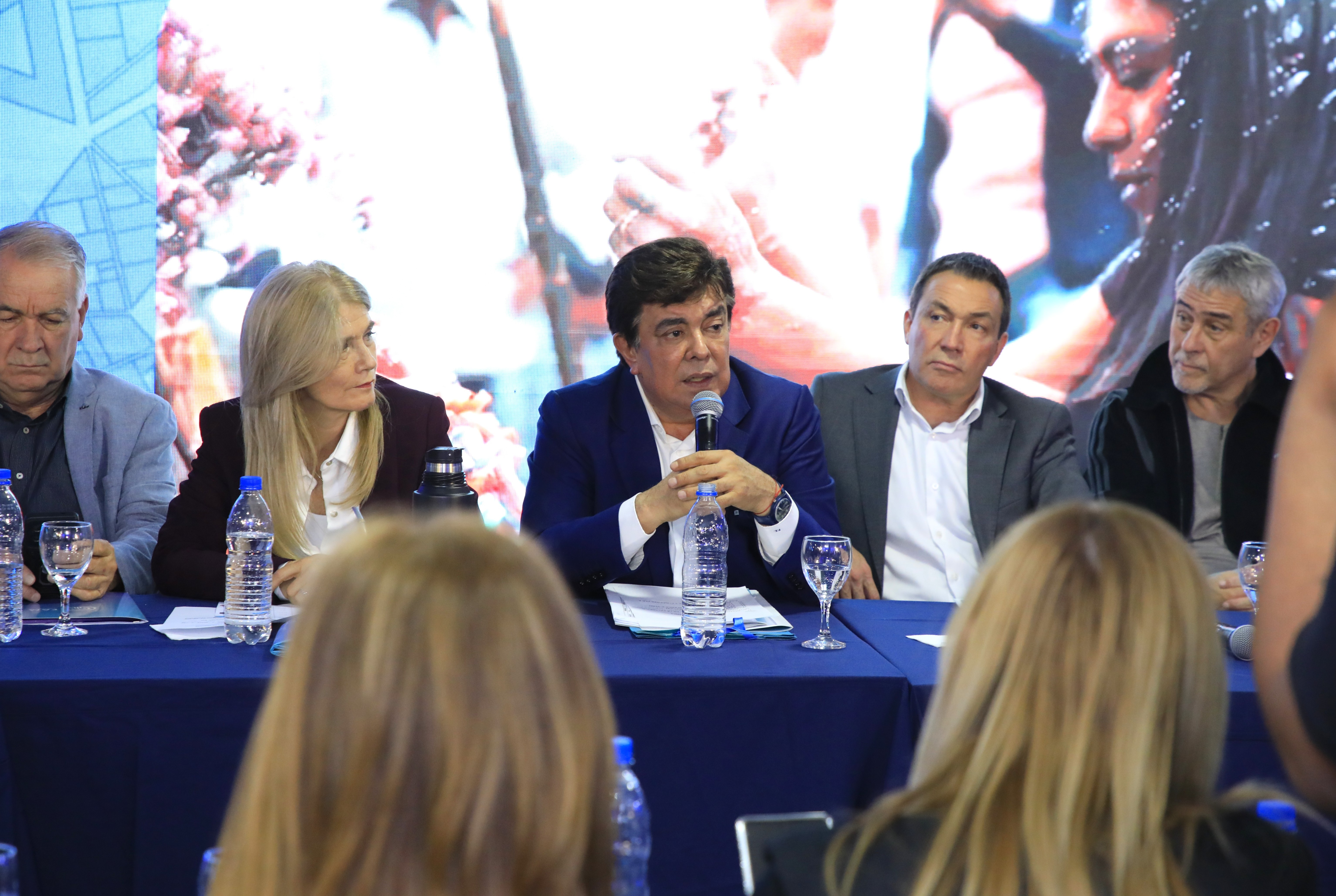 Espinoza fue reelecto en la FAM y los intendentes reclamaron a Milei