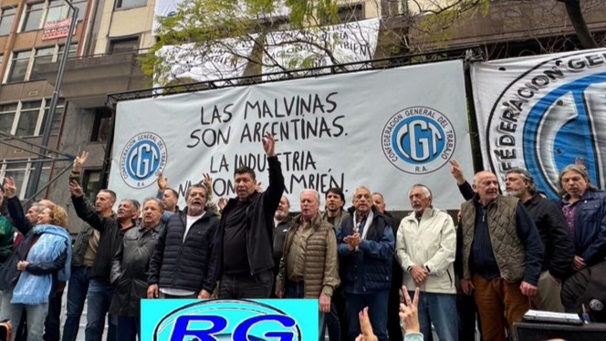 La CGT salió a la calle contra el “industricidio” de Milei
