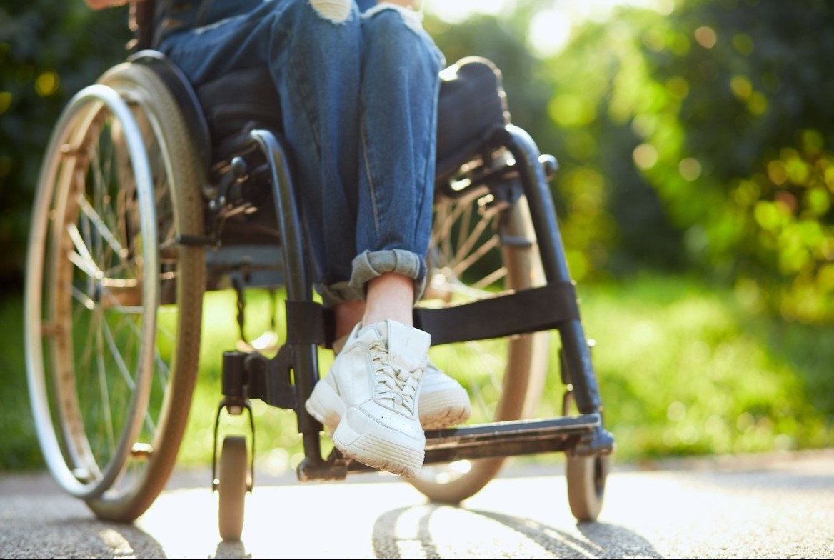 Ordenan al GCBA garantizar una vivienda accesible a una menor con una discapacidad grave