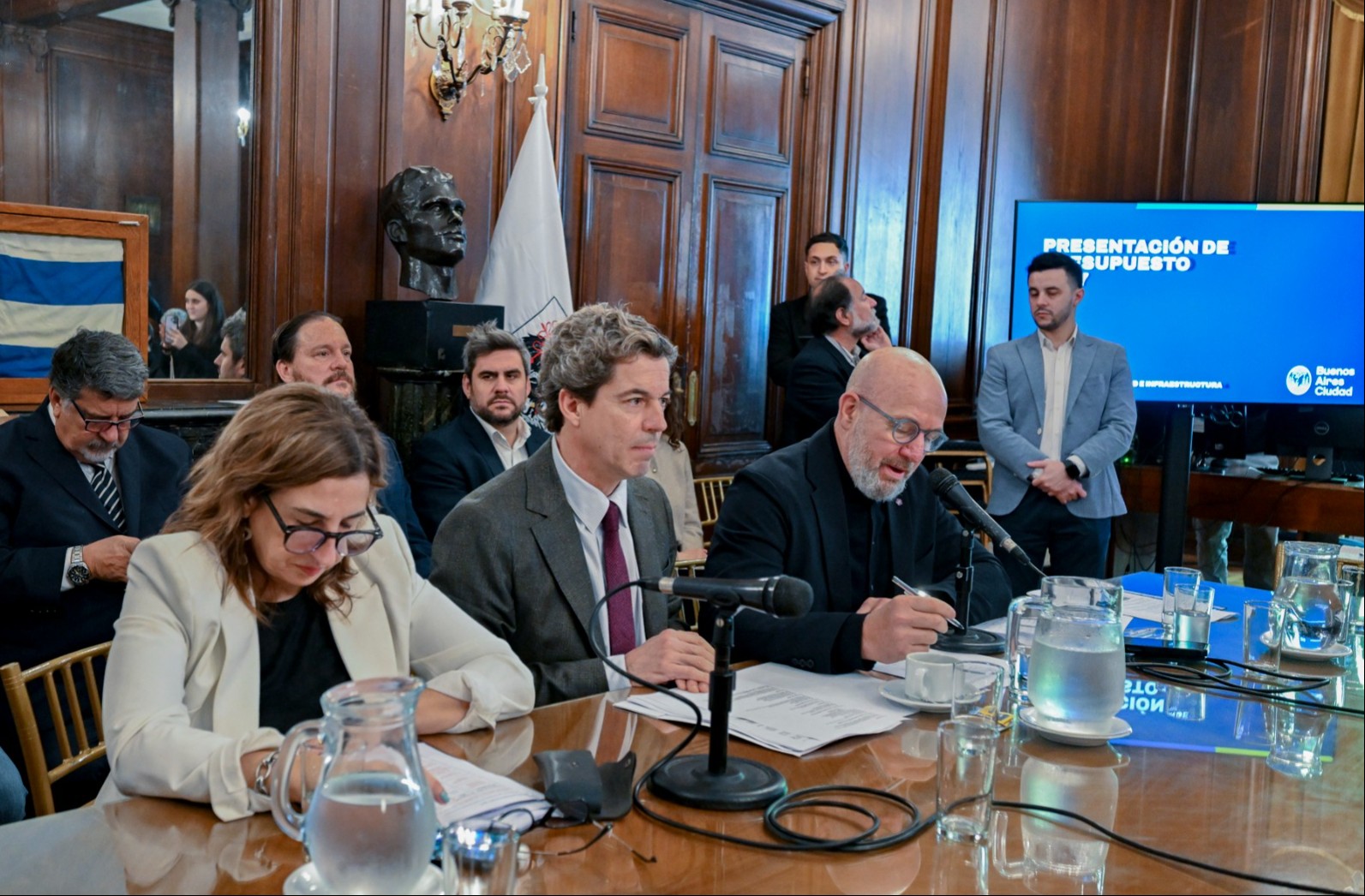 Bereciartua pasó por la Legislatura