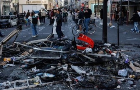 Francia recurre al toque de queda para frenar los disturbios