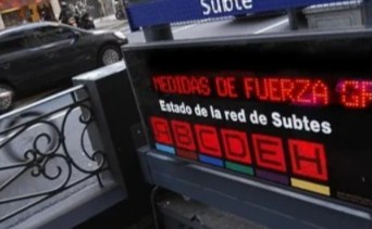 Caos para viajar: un paro gremial dejó sin servicio a toda la red de subtes