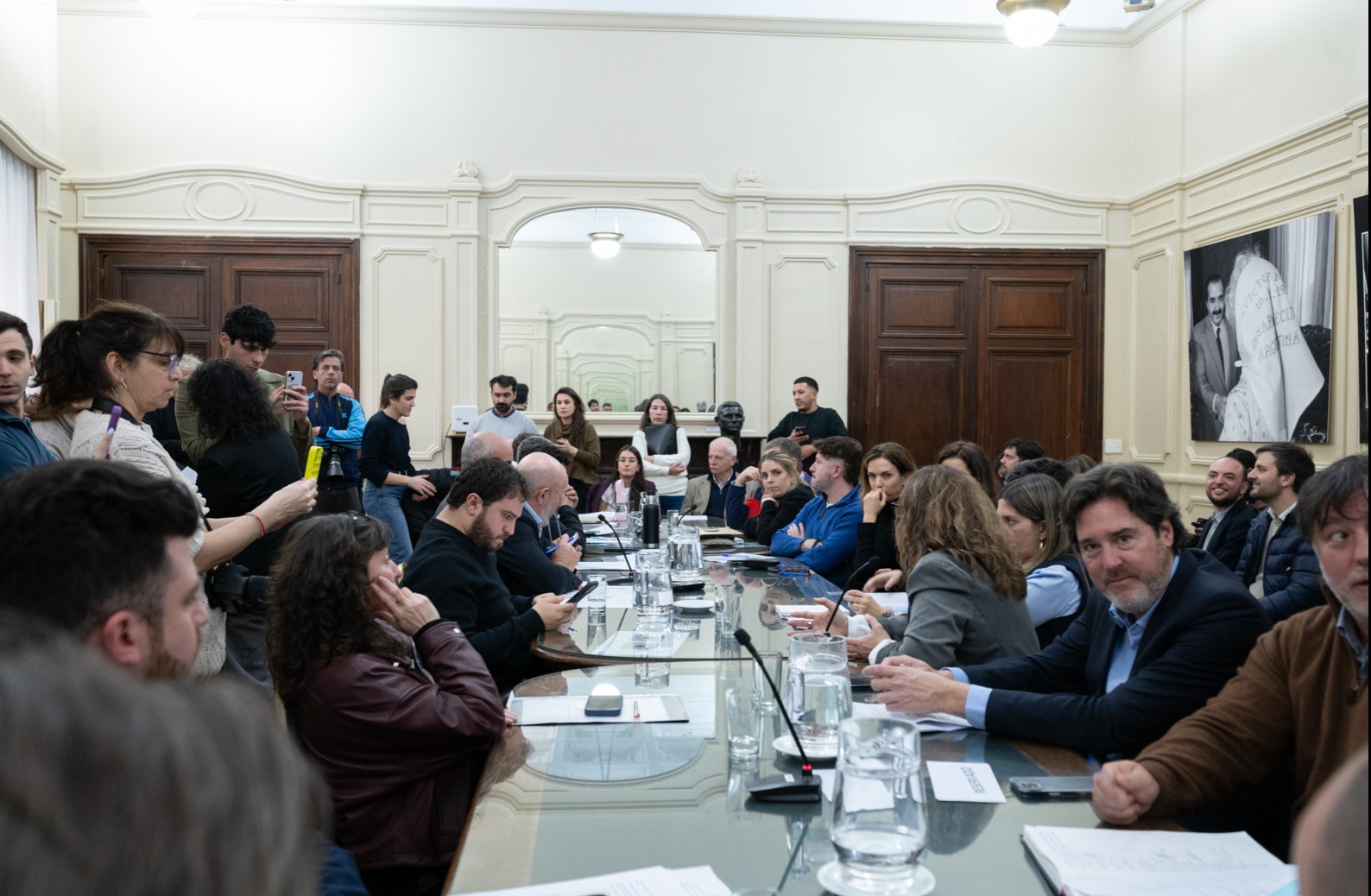 Reunión legislativa por la ley de libertad comercial