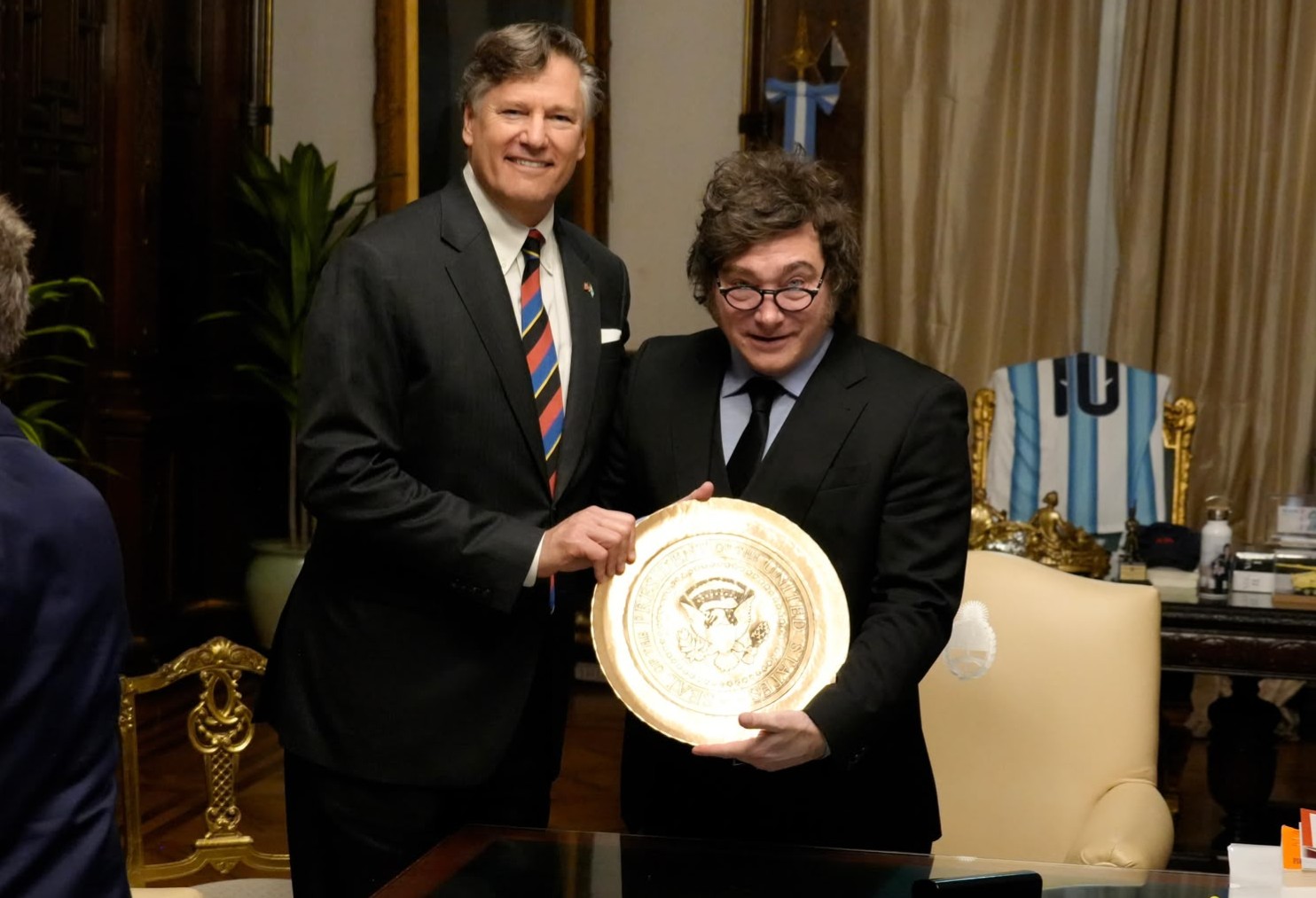 Milei se mostró con un enviado de Trump tras el ruido por Malvinas