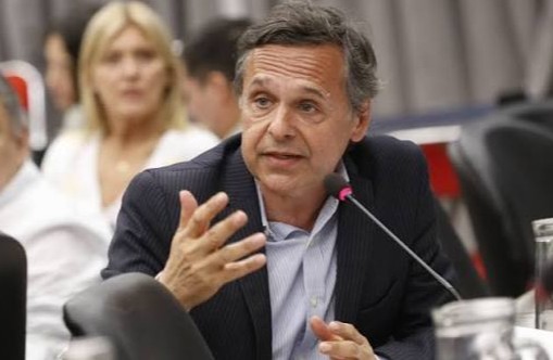 "La hoguera es un símbolo de la intolerancia, no de la democracia"